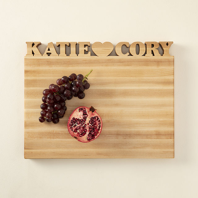 20-year anniversary gifts for couples #1: One-of-a-kind cutting board