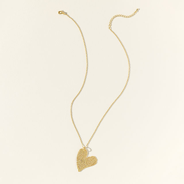 Precious wine necklace with heart,