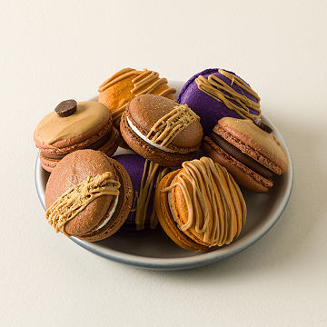Uncommon Goods | Giant Artisan Macaron Sampler Set | Dessert | 4.8